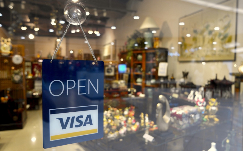 ecommerce-CARCES-min_open_sign_visa_sign_open_store_sign_visa_credit_card_business-810443