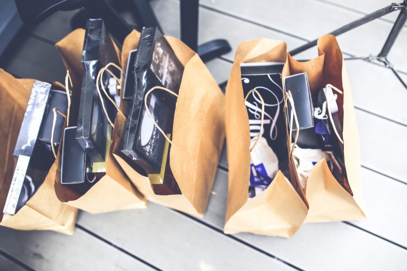 ecommerce-CARCES-min_shop_shopping_bags_gift_brown_blank_market_product-722676